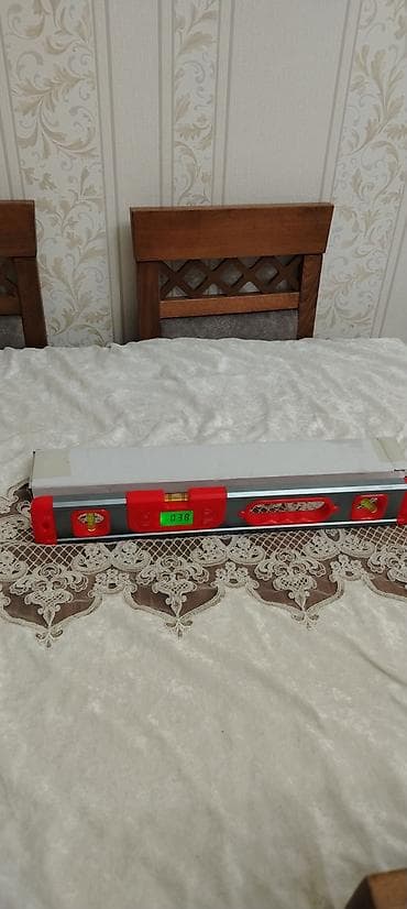 2 ci el laminat: Rəqəmsal göstəricili su terazisi (spirit level) - Uzunluq: təxminən — 1