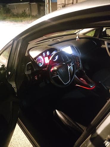 kia rio qapi: Opel Astra: 1.6 l | 2011 il 370000 km Sedan — 3