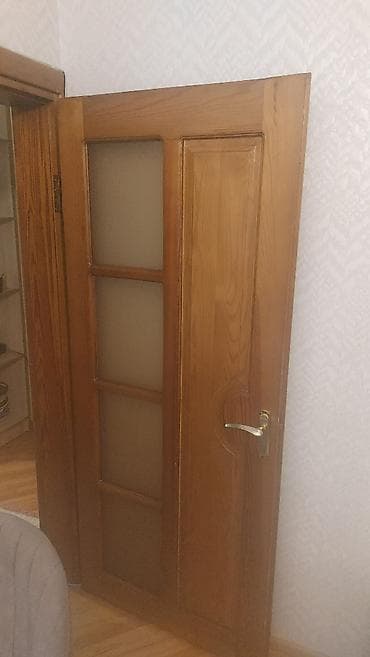 İdeal vəziyətdə şam ağacindan qapilar satilir.5əd var.1 ədədin qiyməti — 1