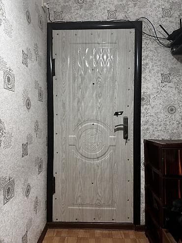 qapi qulplari: Metal giriş qapısı satılır. - Material: möhkəm metal konstruksiya - — 2
