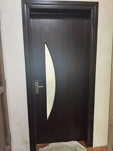 Müasir dizaynlı daxili qapı - Material: tünd ağac teksturalı — 1