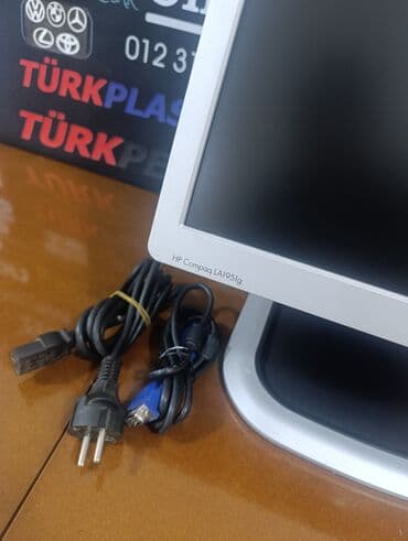 Printerlər: HP Compaq LA1951g monitor - Ekran: 19" LCD, 5:4 nisbət - Çevrilə — 2
