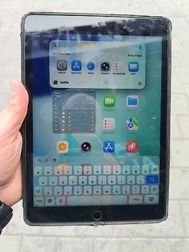 ipad 7: Apple iPad (Home düyməli model) - Ekran: Təxminən 10.2 düym Retina — 1