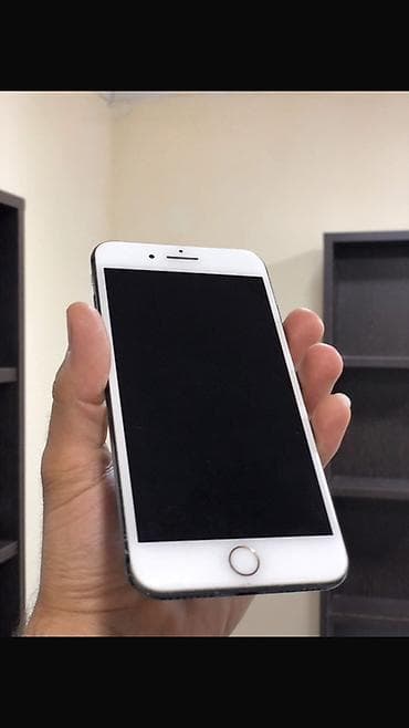 telefon qoyan: IPhone 7 Plus, Jet Black, Barmaq izi — 4