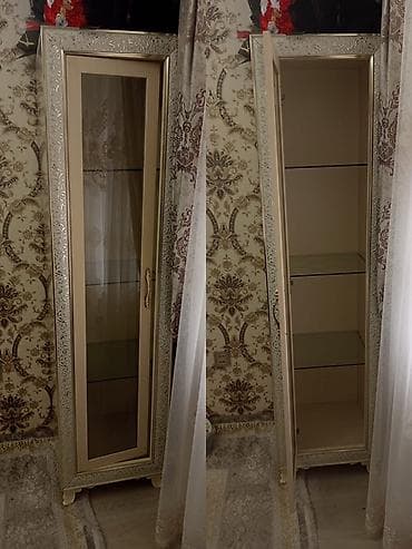 Şüşəli dolab vitrini