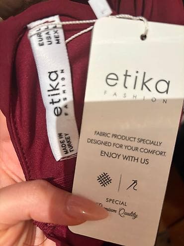 ereb qizili instagram: Etika Fashion brendinin zərif, uzun qırmızı/bordo paltarı. Türkiyədə — 3
