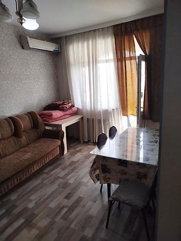 1 otaqlı mənzil – mebel və texnika ilə - Geniş işıqlı zal: divan və 2