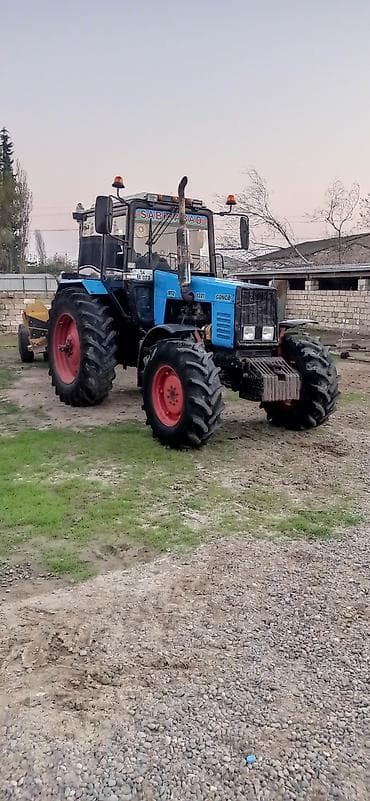 MTZ Belarus 1221 traktor - Güc: 130 a.g. sinfi, ağır aqrotexniki