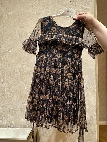 Qadın paltarı – çiçək naxışlı şifon - Rəng: qara əsas üzərində