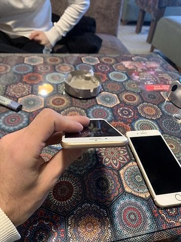 ayfon 11 islenmis: IPhone 8, 64 GB, Qızılı, Barmaq izi — 7