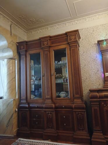 Gözəllik və estetika avadanlığı: Şüşəli dolab vitrini — 1