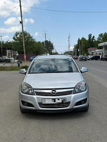 235 50 19: Opel Astra: 1.3 l | 2010 il 348000 km Universal — 4