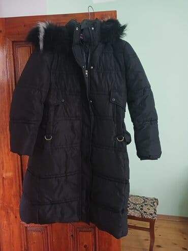 пальто зимнее: Qadın qış palto-kurtkası - Rəng: qara - Uzun model, bədən boyunca — 3