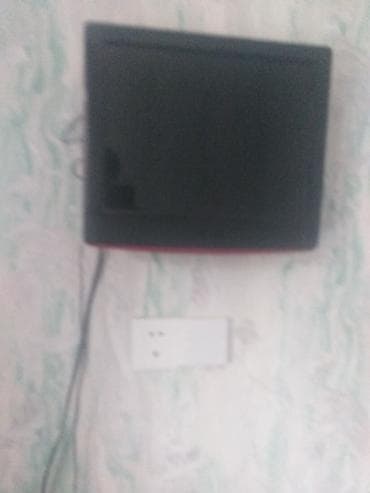 Divar tipli kiçik ekranlı televizor/monitor - Kompakt ölçülü, düz