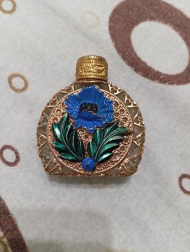 qizil muncuqlar: Bəzəkli ətir/kölon şüşəsi - Material: şəffaf, qabırğalı şüşə gövdə; — 1