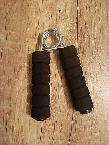 Əl gücləndirici (hand grip) - Material: möhkəm metal yay, üzəri