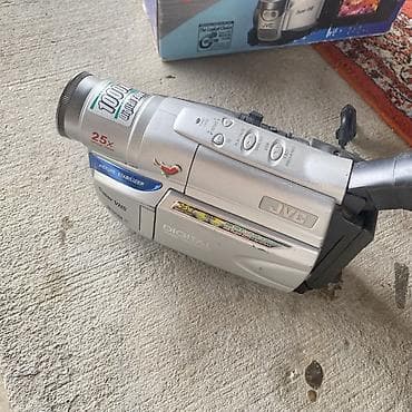 JVC Super VHS (S-VHS-C) videokamera - 25x optik zum, 1000x rəqəmsal