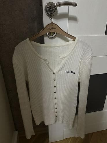 Məhsul: Qadın kardiqanı - Rəng: ağ (ivory tonunda) - Model: düyməli