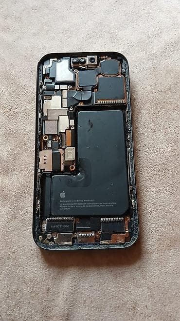 IPhone 15 Pro. 128 gb yaddaş, ekransiz. tam işlek veziyyetde. Heç bir