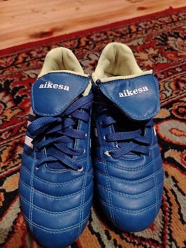 Salam.Bu futbol ayaqqabısıdır.Çox az istifadə olunub.35 manata alınıb — 2