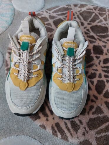 Bodi: Brend: Balabala Məhsul: Uşaq idman ayaqqabısı Təsvir: - Rənglər — 4