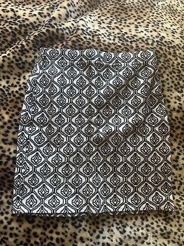 mini etek: Qara-ağ naxışlı qısa ətək - Dizayn: Geometrik/ornamental təkrarlanan — 1