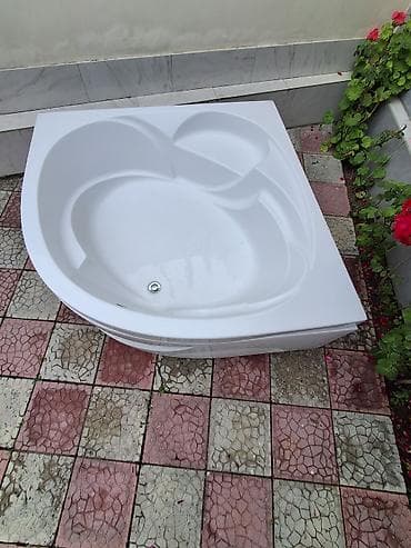hamam kranti: 150x150 ölçüdə künc akril vanna satılır. İşlənmişdir, vəziyyəti — 1