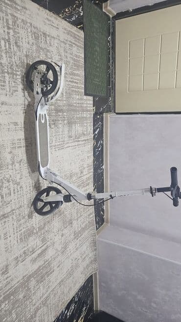 qaçış aparatı satış: Şəhər üçün böyük təkərli skuter - Rəng: ağ, qara detallarla - — 2