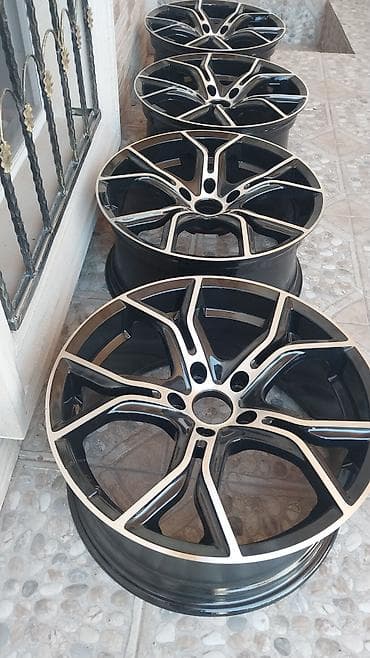 Yağlar və avtokimyəvi maddələr: 18 lik Disk .Avtomobil üçün yüngül lehimli disklər dəsti - Miqdarı: 4 — 1