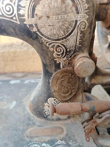 Antik mexaniki tikiş maşını – The Singer Manufacturing Co. (ornamentli — 3