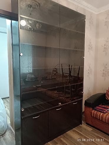 Mağaza avadanlığı: Şüşəli dolab vitrini, İşlənmiş, Ünvandan götürmə — 1