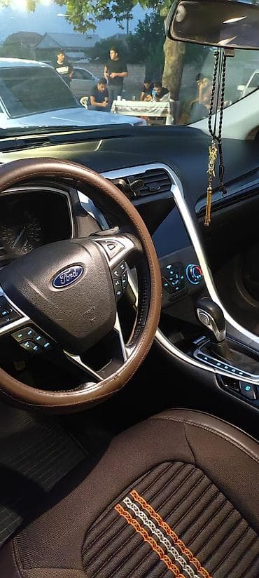 tesla model 3: Ford Fusion: 1.5 l | 2016 il 192000 km Sedan — 7
