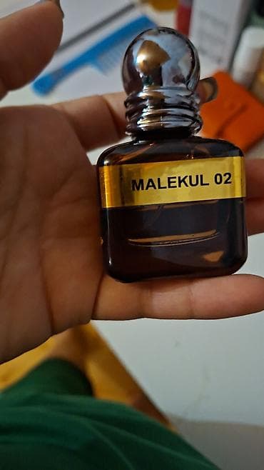 Malekul 02 ətir yağı - Şüşə flakon: tünd qəhvəyi, metal effektili