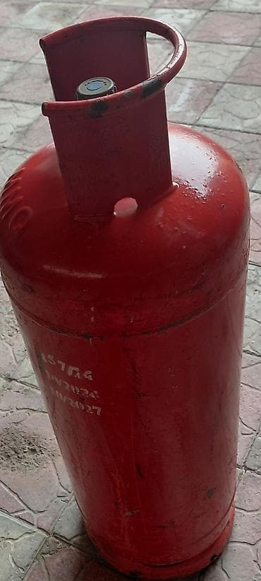 Qırmızı rəngli məişət qaz balonu - Tutum: təxmini 50 litr (təkbaşına