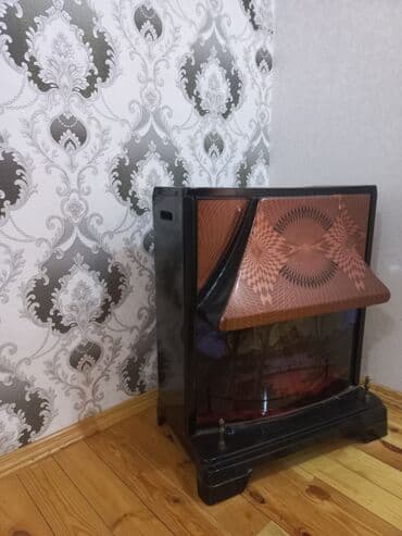 işlənmiş xaldenik: Bu, qəhvəyi və qara rənglərdə olan, dayaq üzərində yerləşən şöminədir — 1