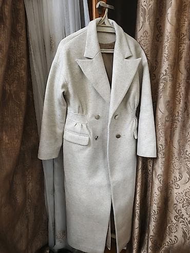 Palto. baha alınıb Rusiyadan 450 manata alınıb. kəməri de var. satılır