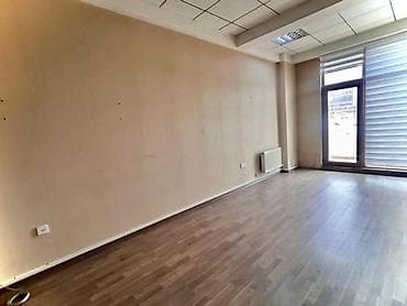 Şəhərin mərkəzində 28 May metrosuna 5 dəqiqəlik məsafədə yerləşən