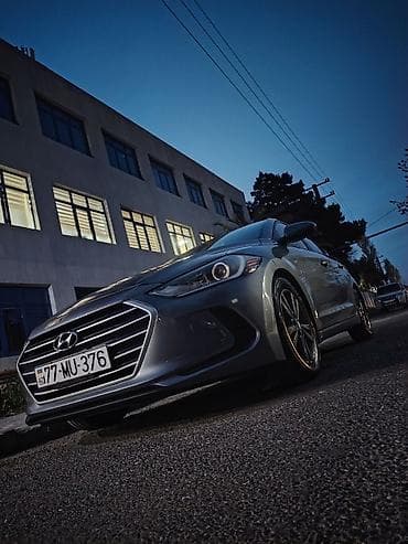 Hyundai Elantra: 2 l | 2017 il Sedan