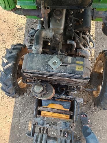 Yaşıl rəngli mini traktor, kabinli. - Dizel mühərrik (suyutmalı) — 3