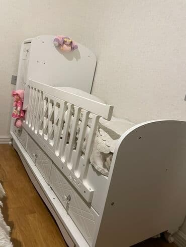 zərlər: Oğlan və qız üçün, Dördbucaq, Beşik, Dəst ilə, Yellənmə mexanizm ilə — 1