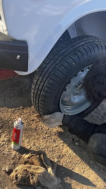 w210 qapı: Model: VAZ 2107 (klassik “Jiquli” sedan) Kuzov: 4 qapılı, ağ rəng — 9