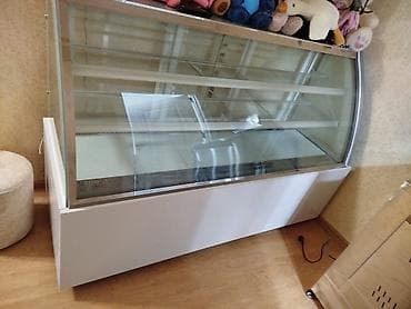 Dərin dondurucular: Şirniyyat vitrin soyuducu tezedinişlenmiyib 800 azn.Ünvan Yeni — 1