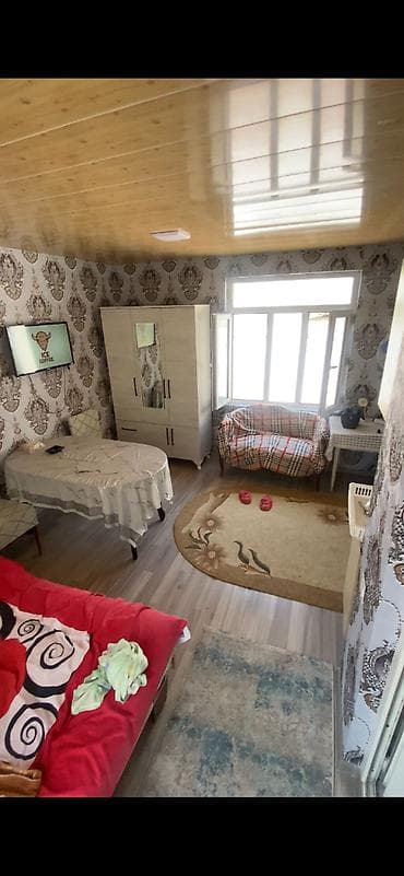 Emircandadir yol kenarindadir. aftobus qapidan kecir yeni tikilib 1 — 1