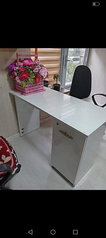 İşlənmiş, Manikür üçün masa