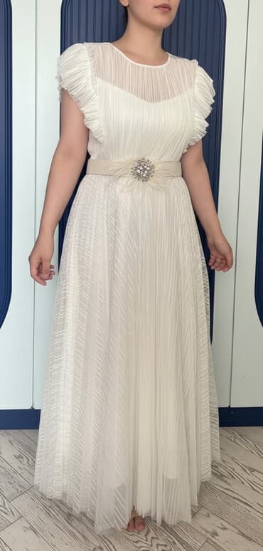 toxunma donlar instagram: Ağ rəngli zərif ziyafət/gecə paltarı - Uzun, axıcı ətəkli dizayn - — 1