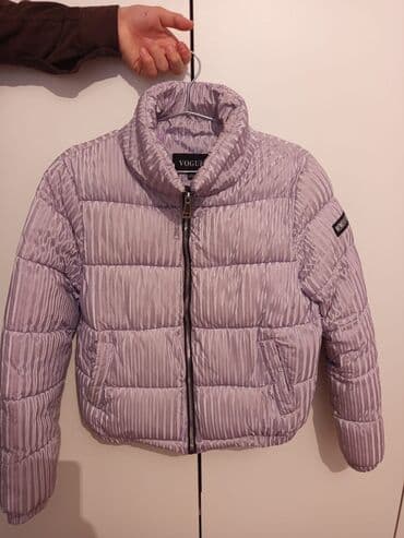 Qadın şişmə qısa gödəkçə – VOGUE Paris etiketi ilə - Rəng: açıq