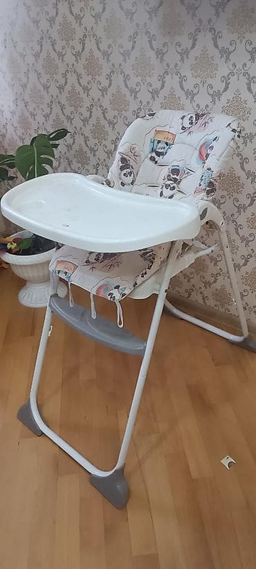 Uşaq yemək stulu heç bir sınıqı yoxdur təp təzə vəziyyətdə dəyərinin