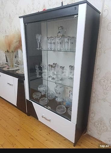 Binə imam Həsən məscidi küçəsiinin axırı. Mebel dəsti – vitrin şkaflar