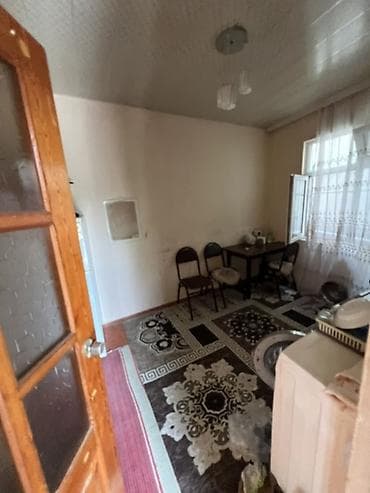 сад: 2 sotun içərisindədir, hasarı, darvazası var. Ev kubiklə tikilib, əsas — 8