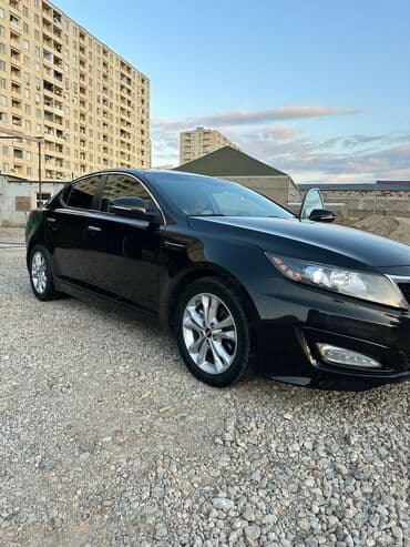traktor altlıqlı qara qadın bosonojkaları: Kia Optima: 2.4 l | 2013 il Sedan — 1